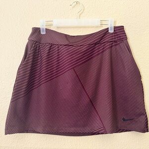 Nike | Women's Burgandy & White Striped Dri-FIT 16.5" Stripe Golf Skort - Size M